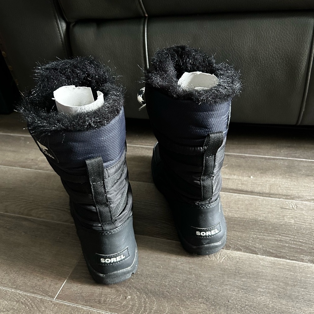 Sorel Women's Black Winter Boots with White Accents - Picture 4 of 7